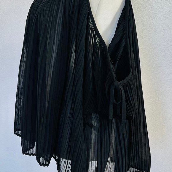 Forever 21 Black Crepe Pleated Cold Shoulder Sheer Spaghetti Strap Blouse Top - Picture 2 of 7